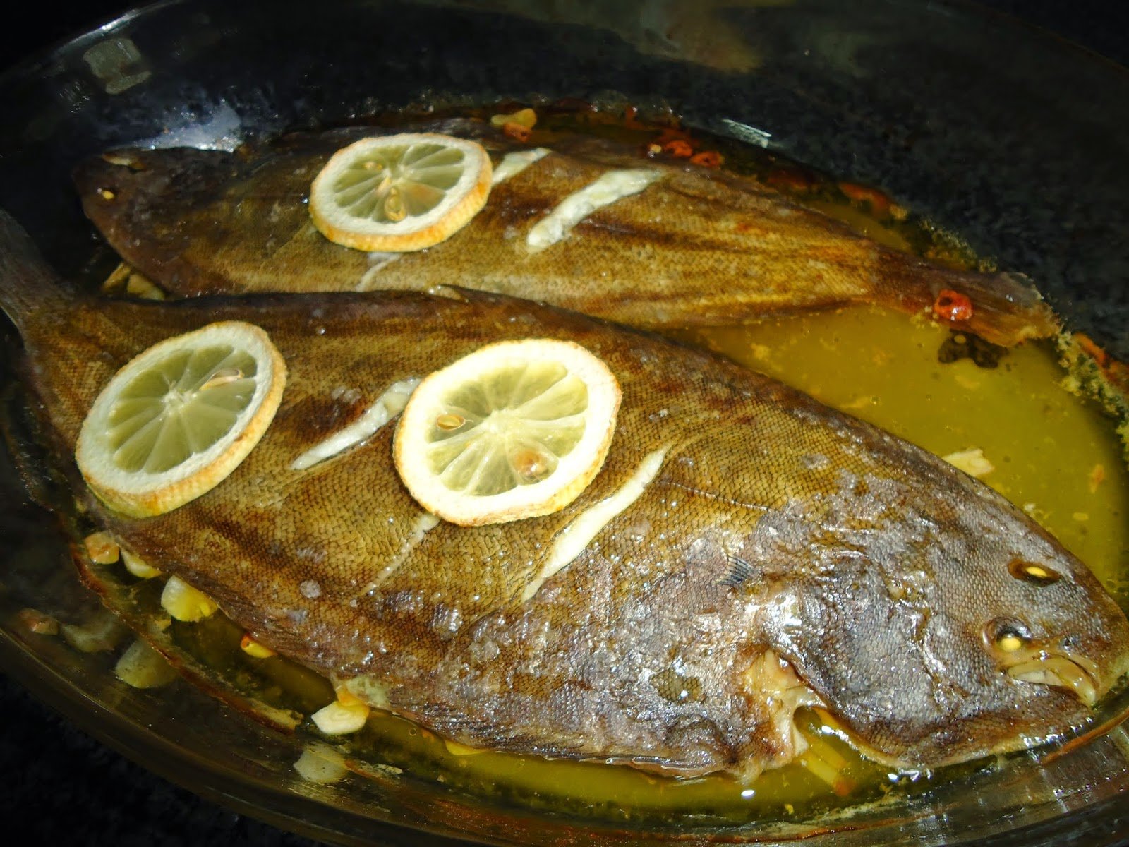 Linguado no forno com alho e limão