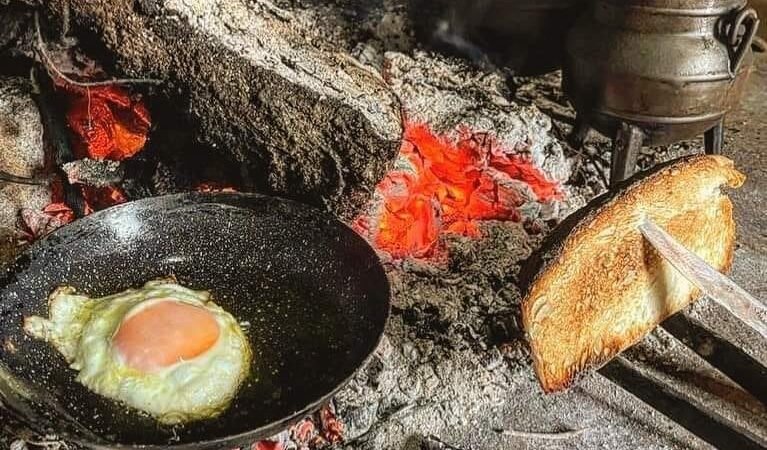 Nas Brasas do Tempo: O Sabor Eterno das Lareiras Alentejanas
