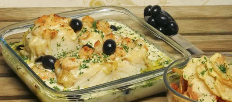 Bacalhau gratinado com camarão
