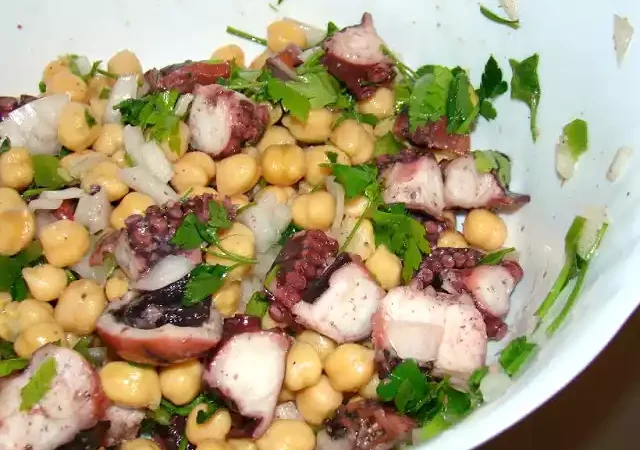 SALADA DE POLVO COM GRÃO