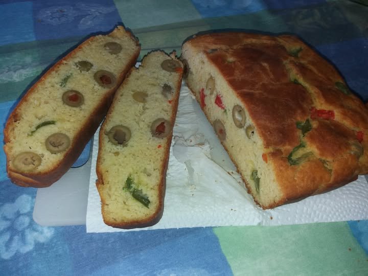 BOLA DE AZEITONAS E PIMENTOS
