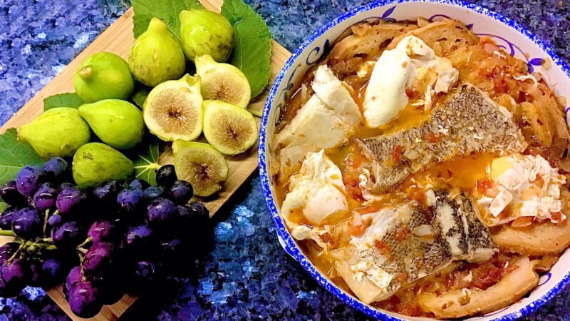 Sopinhas de Tomate, com Bacalhau e Ovos escalfados