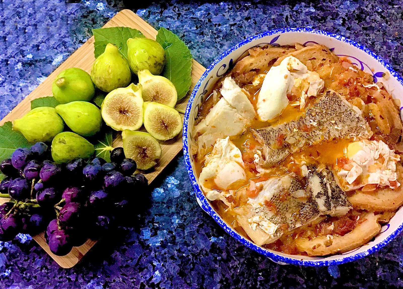Sopinhas de Tomate, com Bacalhau e Ovos escalfados