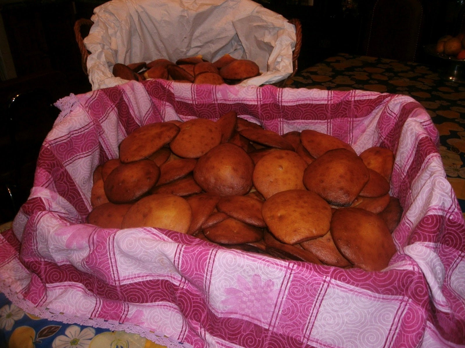 Biscoitos caseiros no forno de lenha
