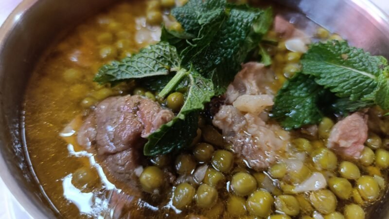 Borreguinho com Ervilhas – Um Clássico do Sabor Alentejano
