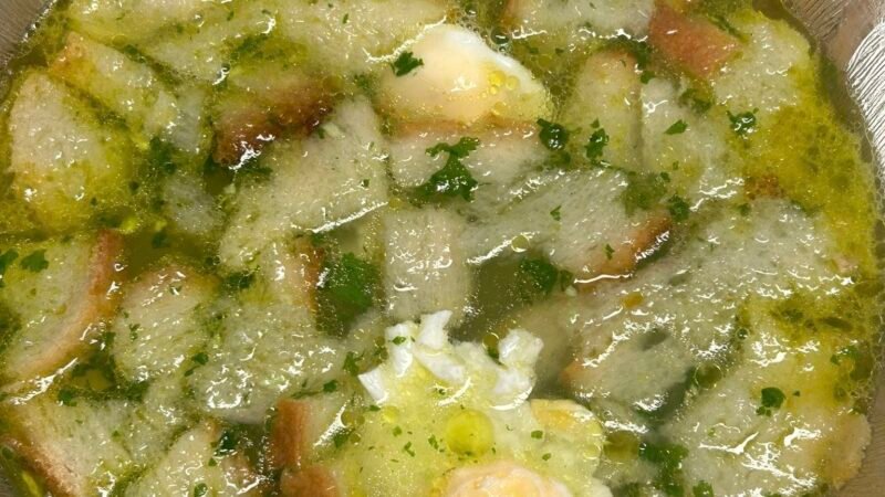 AÇORDA ALENTEJANA DE COENTROS COM BACALHAU E OVOS ESCALFADOS