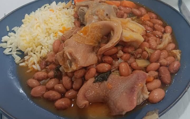 FEIJÃO COM RABO DE PORCO