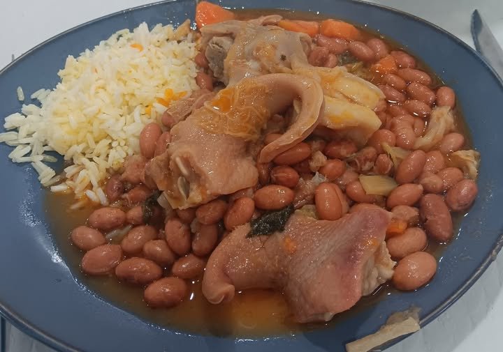 FEIJÃO COM RABO DE PORCO