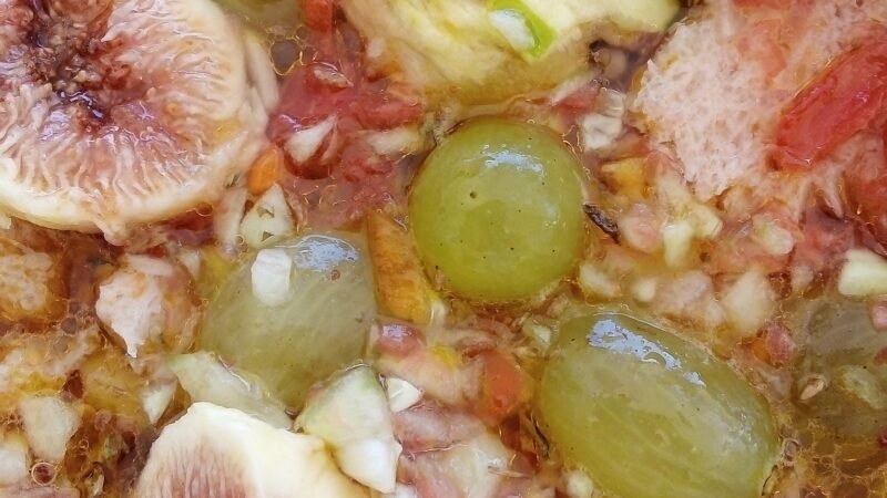 GASPACHINHO COM FIGOS E UVAS À ALENTEJANA