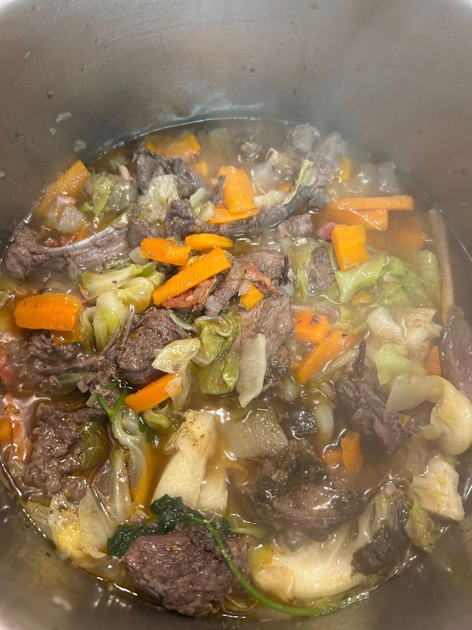 LEBRE COM FEIJÃO E COUVE CORAÇÃO