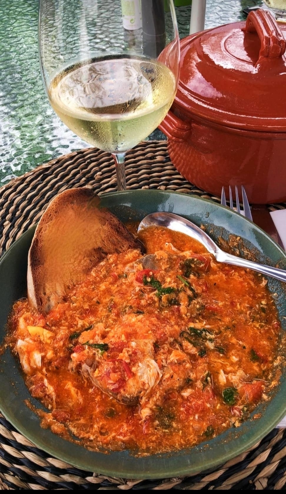 Tomatada com Ovos Escalfados à Alentejana.