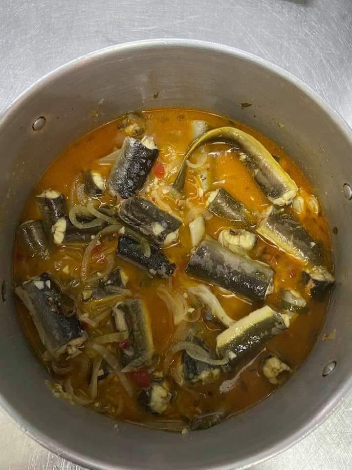 ENSOPADO DE ENGUIAS À ALENTEJANA