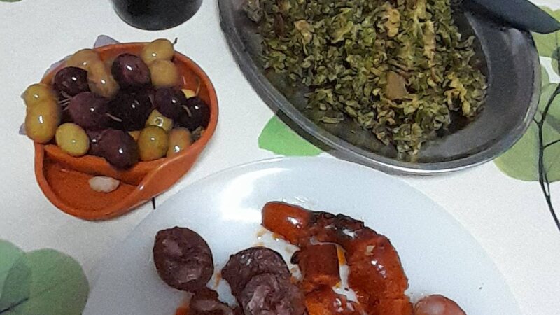 Espargos com Ovos e Linguiça Assada