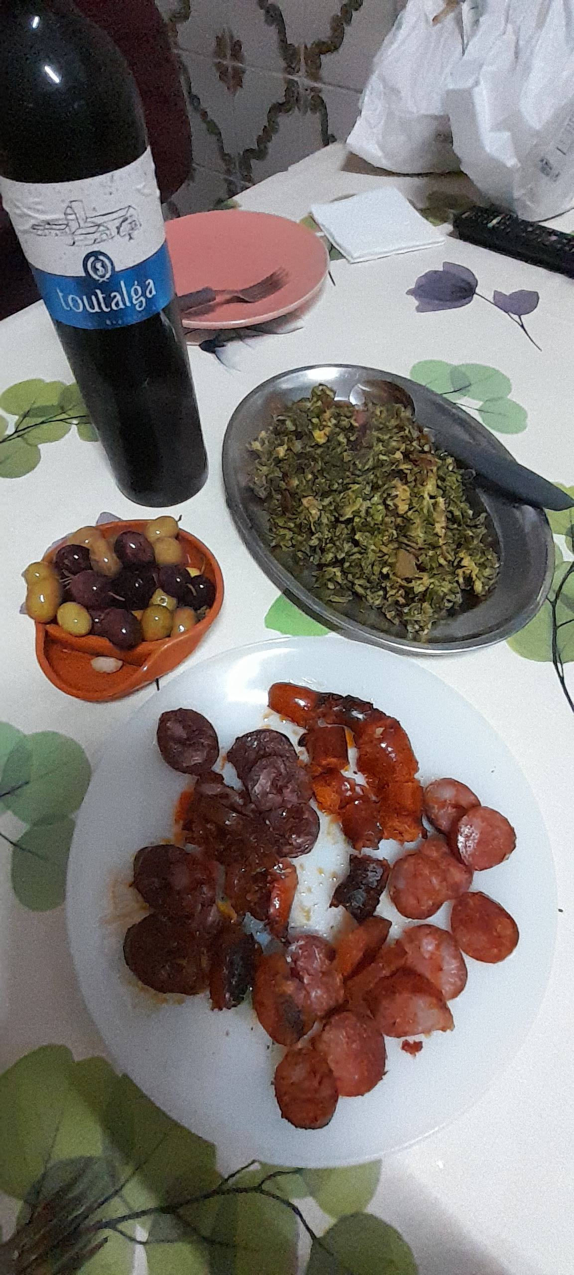 Espargos com Ovos e Linguiça Assada