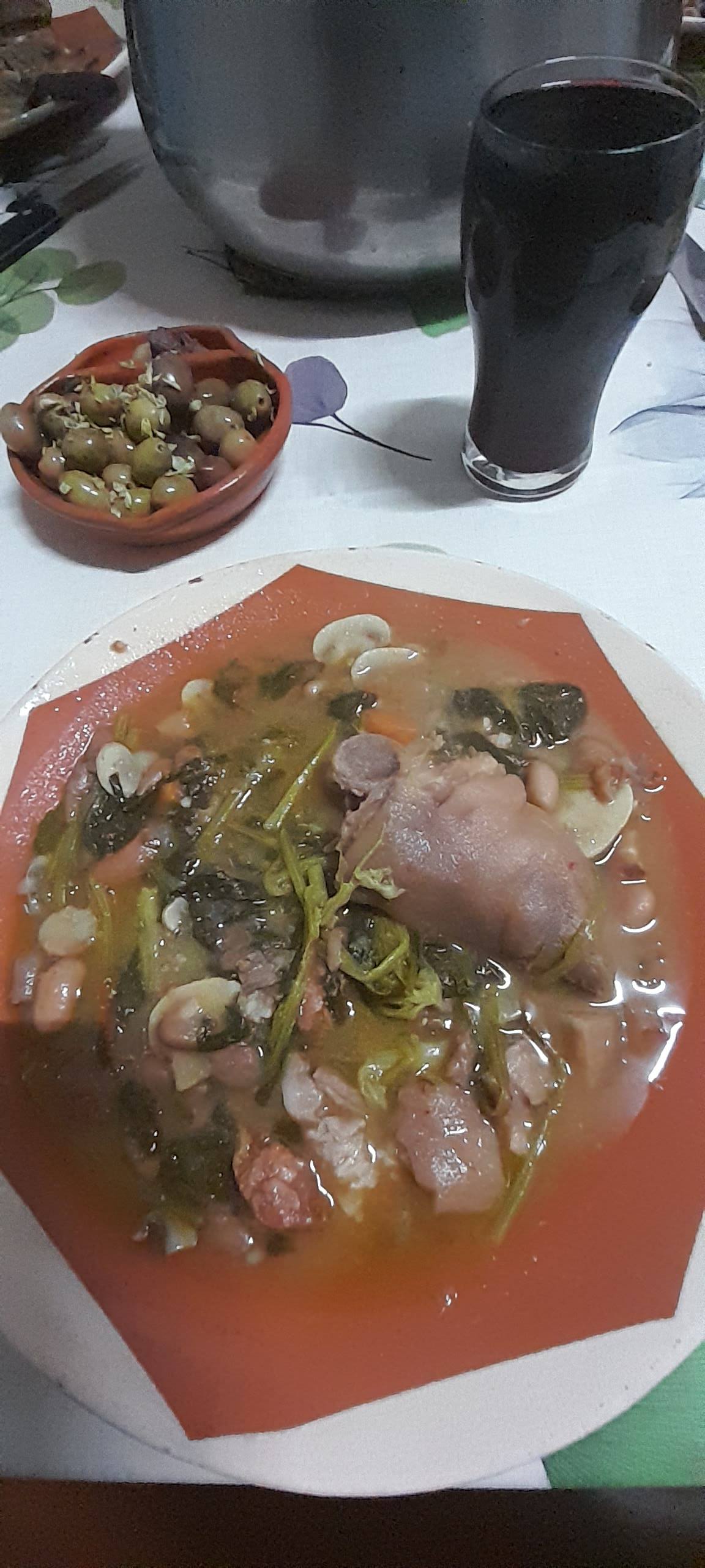 Feijoada à Moda Antiga com Pezinhos de Porco