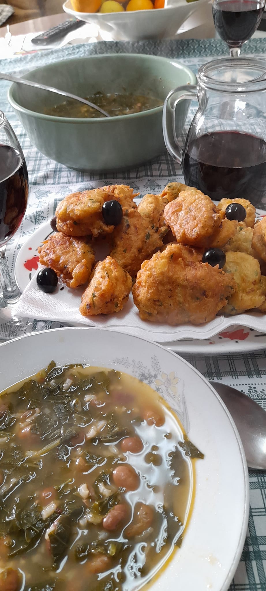 Sopa de Feijão com Couve e Pataniscas de Bacalhau