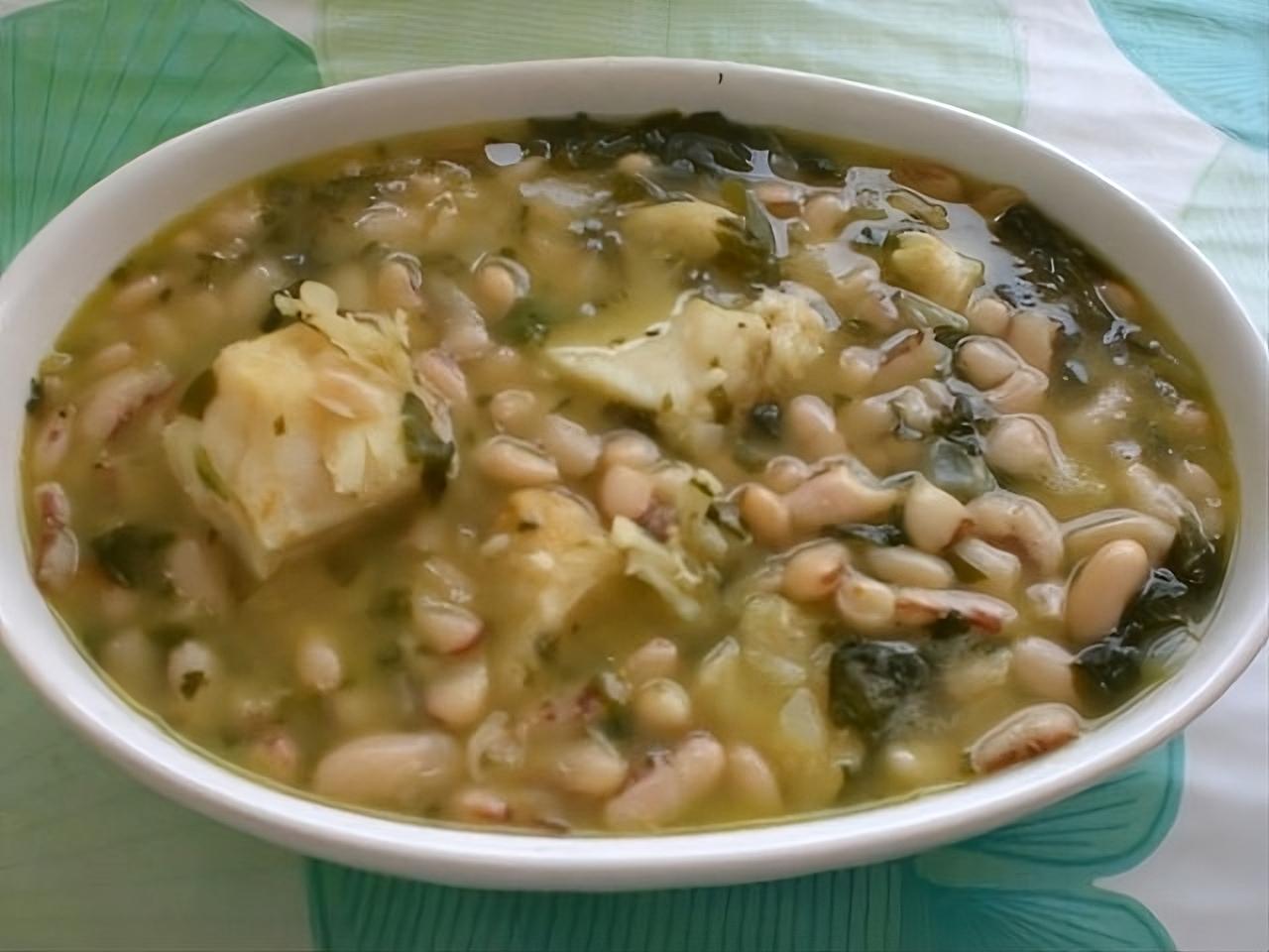 Sopa de Feijão Branco com Bacalhau